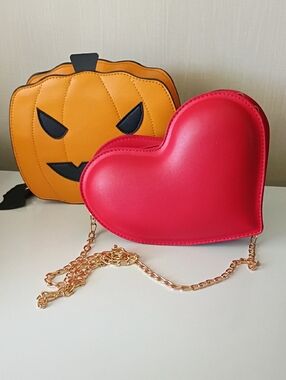 One Chain Two Fun Crossbody Purses Big Enough For Phone And Lipgloss